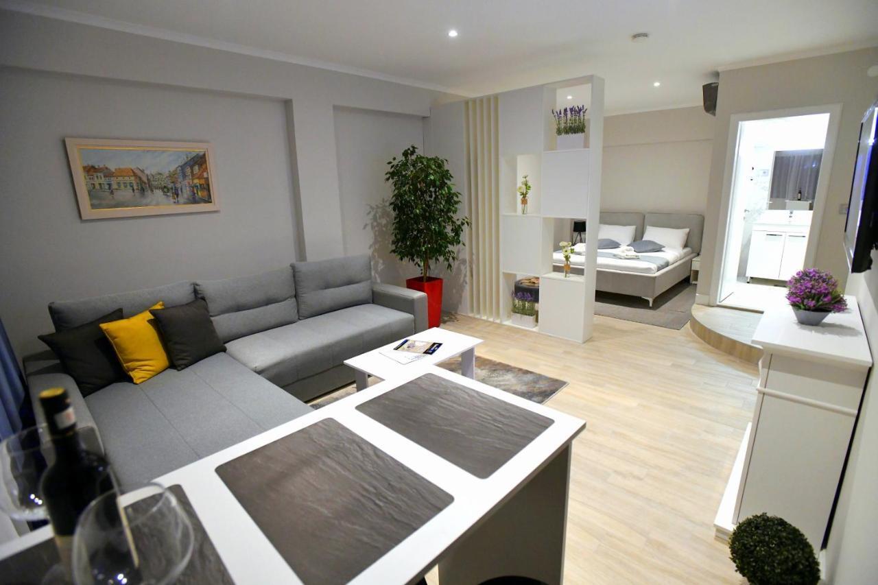 President Aparthotel Cacak Bagian luar foto
