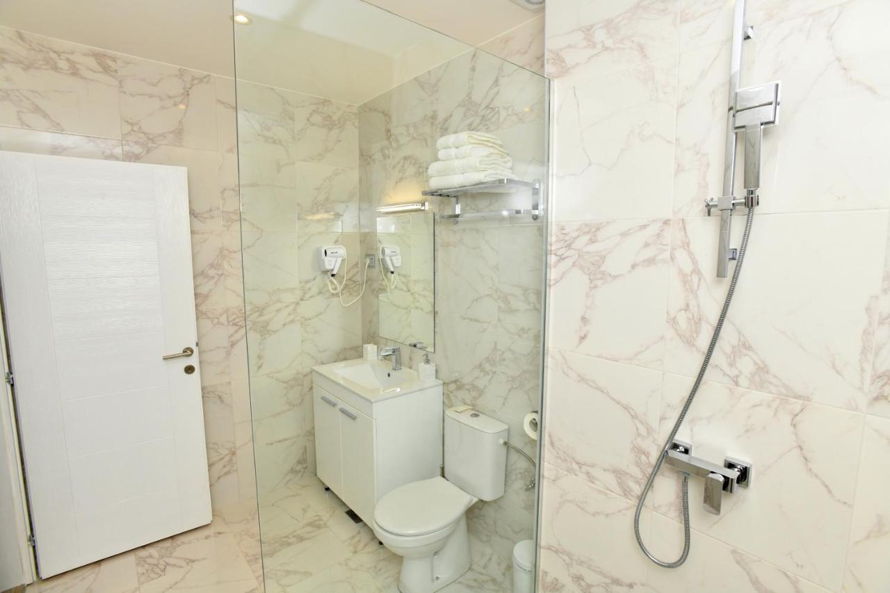 President Aparthotel Cacak Bagian luar foto