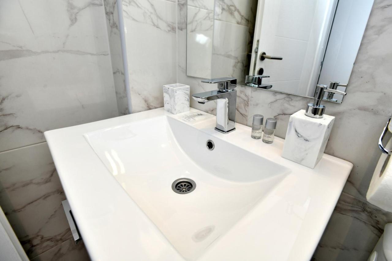 President Aparthotel Cacak Bagian luar foto