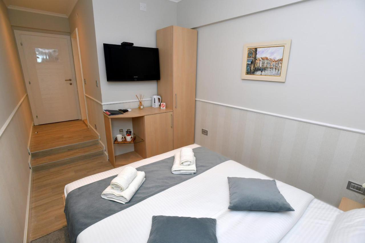 President Aparthotel Cacak Bagian luar foto