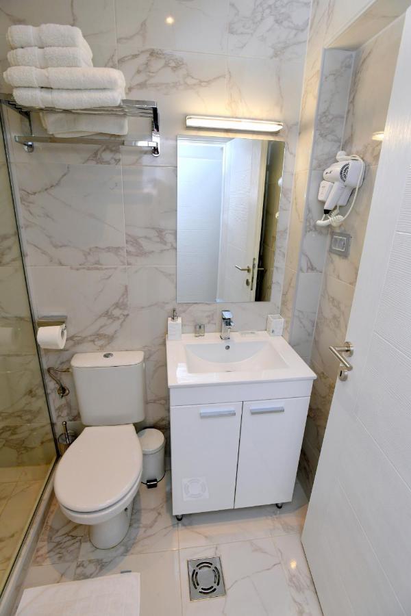 President Aparthotel Cacak Bagian luar foto
